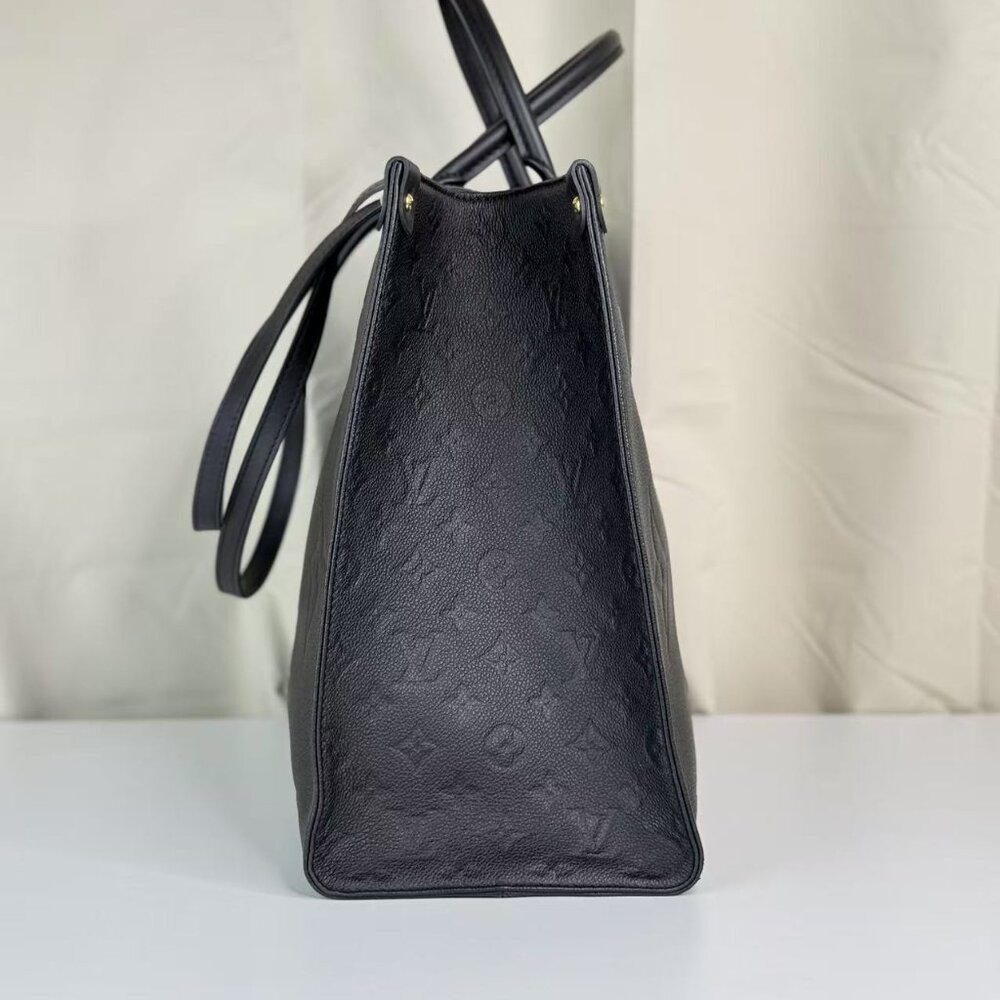 Louis Vuitton Black On The Go GM Shoulder Bag with Classic Monogram Pattern - Picture 4 of 8